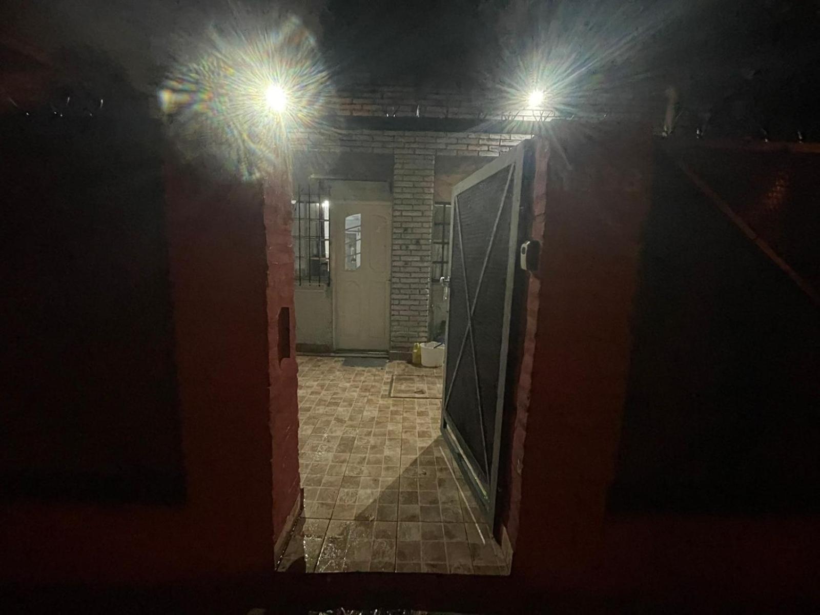 Ezeiza 2 Monoambiente Privado A 15 Minutos Del Aeropuerto Opcional Tranfer Desde Y Hacia El Aeropuerto De Ezeiza Las 24 Horas Pet Friendly Exterior foto